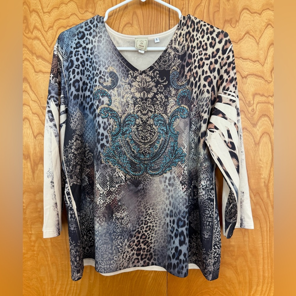 Elegant Animal Print V-Neck Top